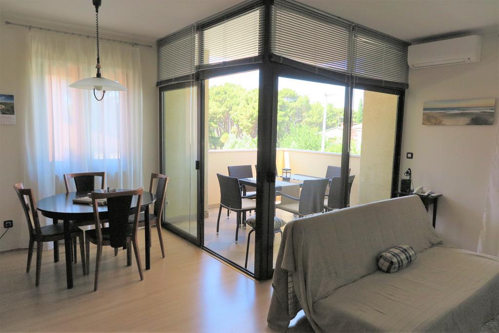 Lara Apartment *